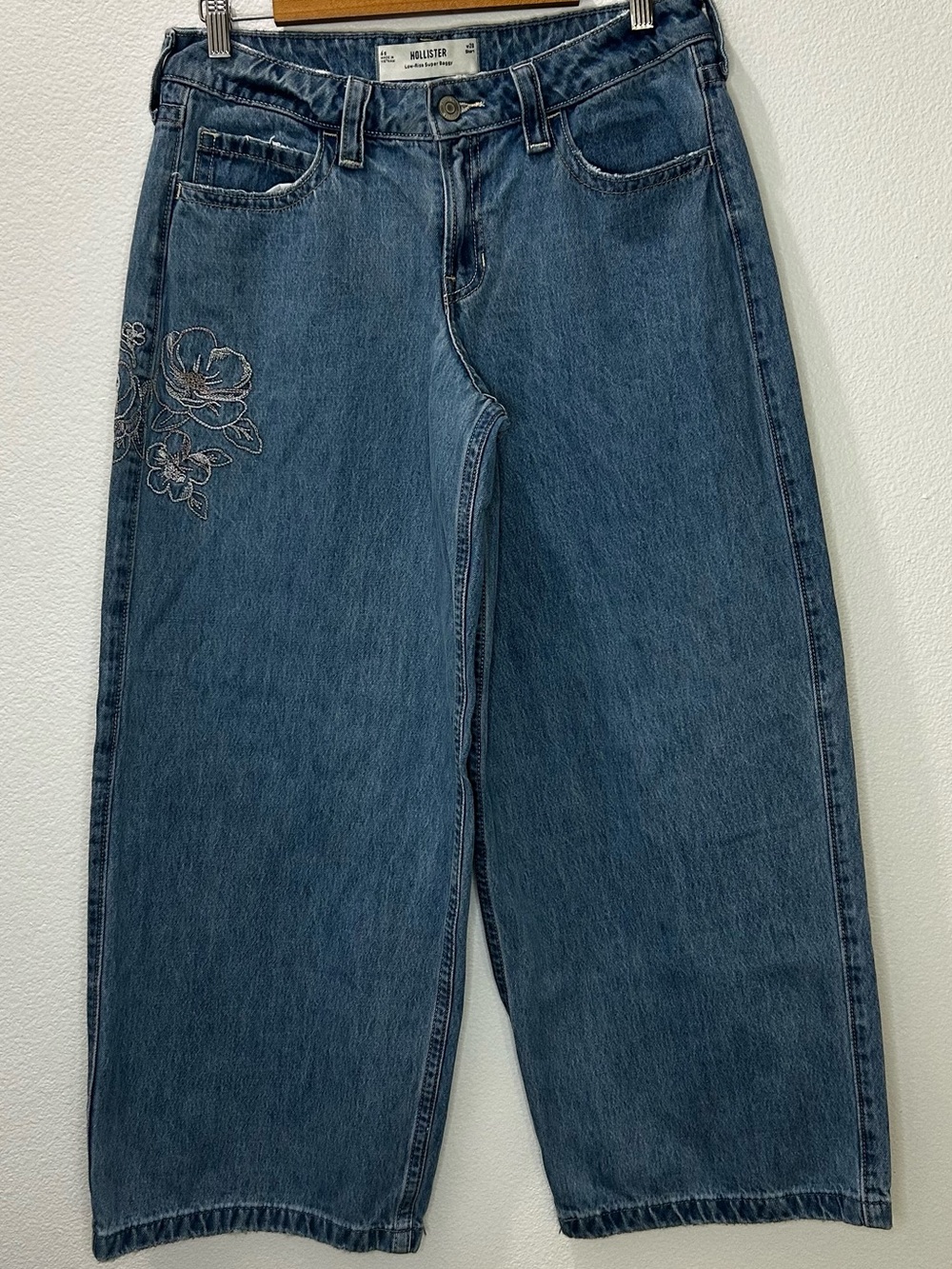 Hollister Super Baggy Floral Emboidered Jeans 28 Short